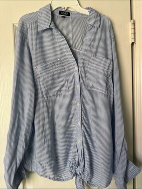 Jones New York Light Blue & White Striped Button-Down Shirt